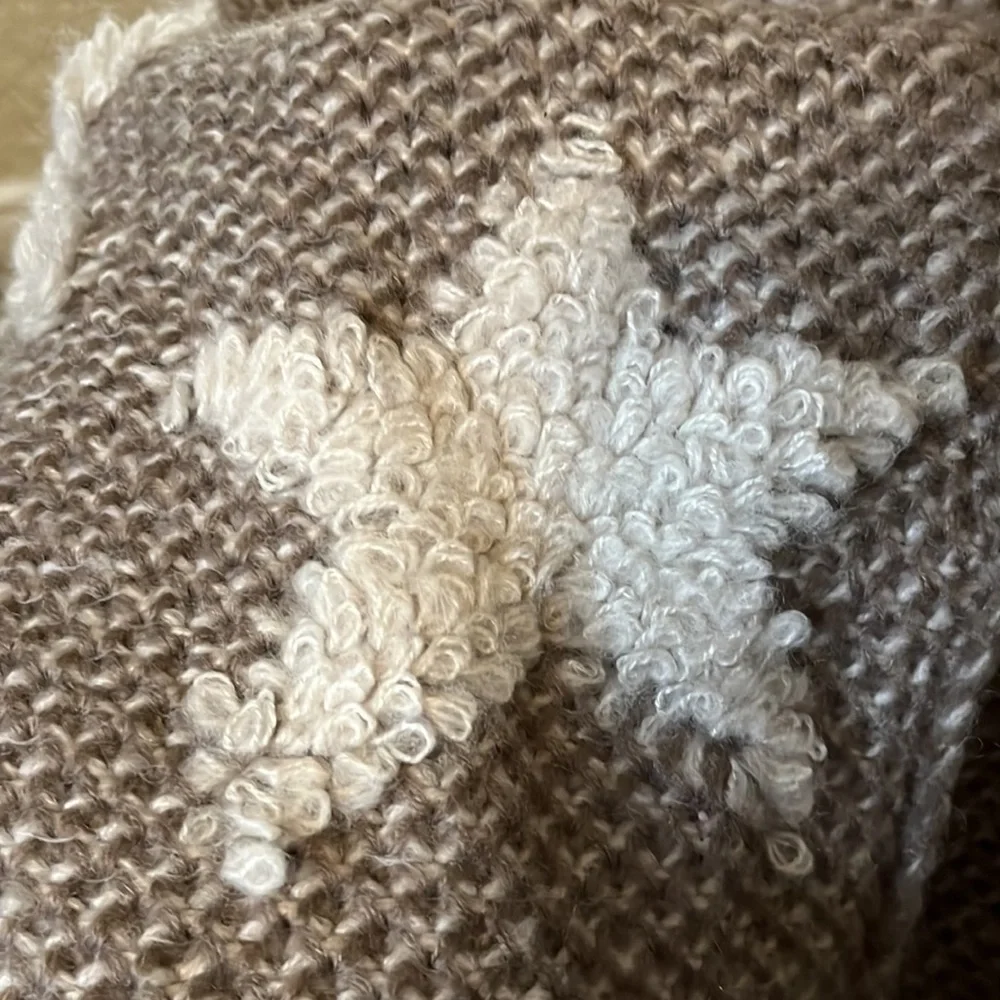 Chunky Star Knit Infiniti Scarf - Picture 4 of 11